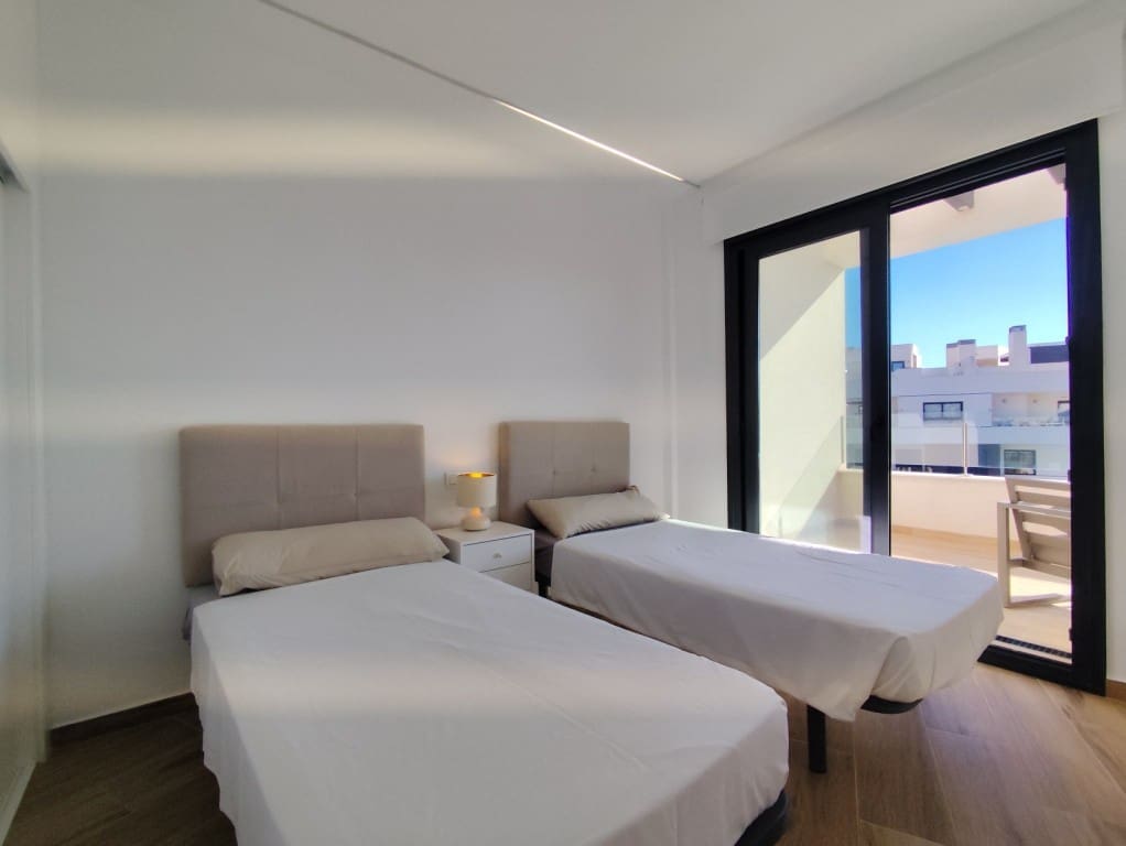 Ático de 3 habitaciones en Villamartin en venta con piscina - 345.000 € (Ref: 10075417)