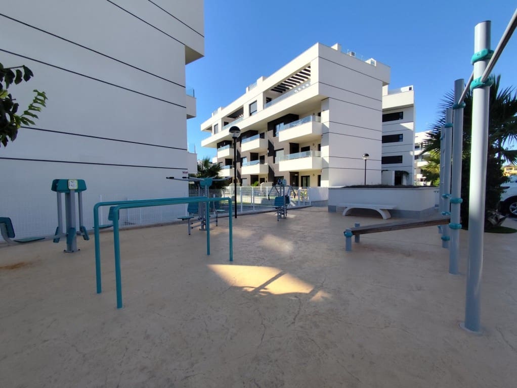 Ático de 3 habitaciones en Villamartin en venta con piscina - 345.000 € (Ref: 10075417)