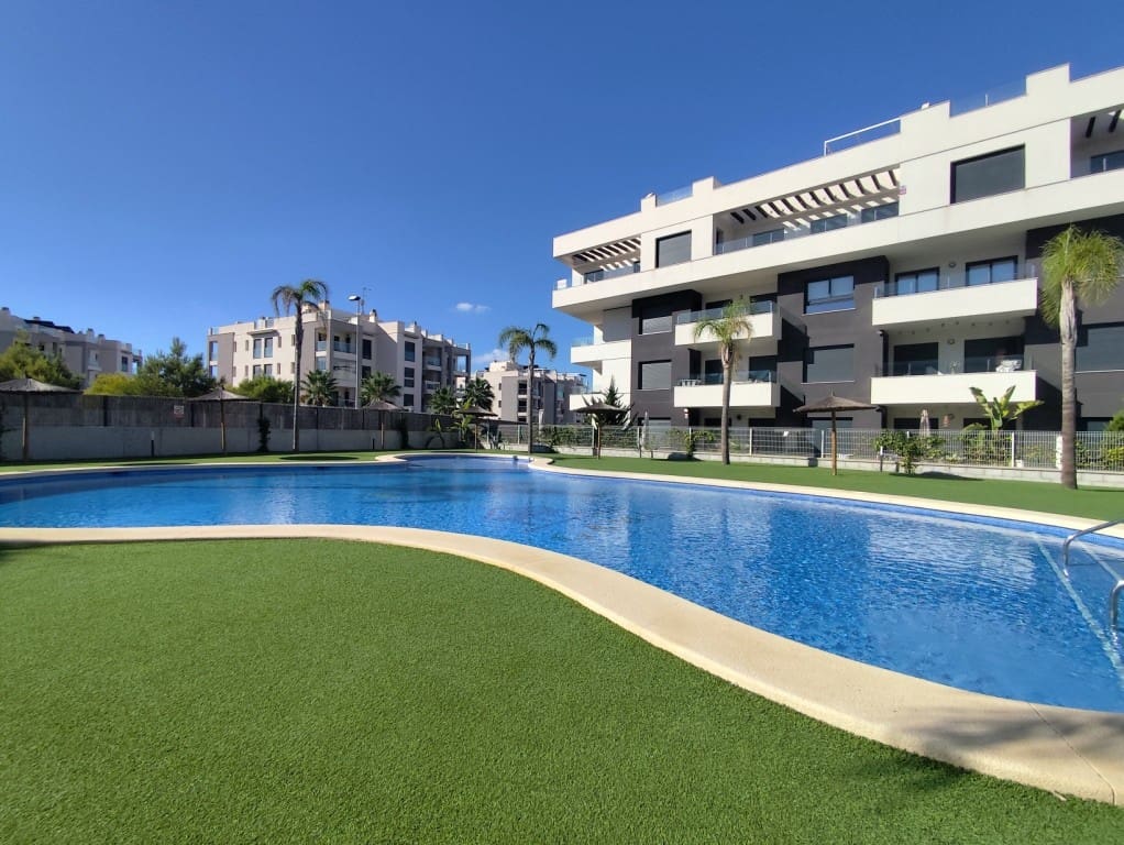 Ático de 3 habitaciones en Villamartin en venta con piscina - 345.000 € (Ref: 10075417)