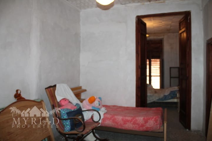 5 sovrum Hus till salu i Pinoso med garage - 113 300 € (Ref: 10077594)