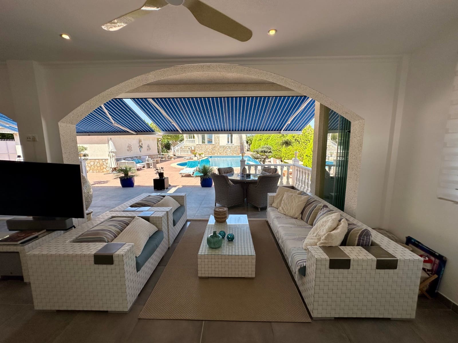 6 Zimmer Villa zu verkaufen in Ciudad Quesada mit Pool Garage - 845.000 € (Ref: 10077600)