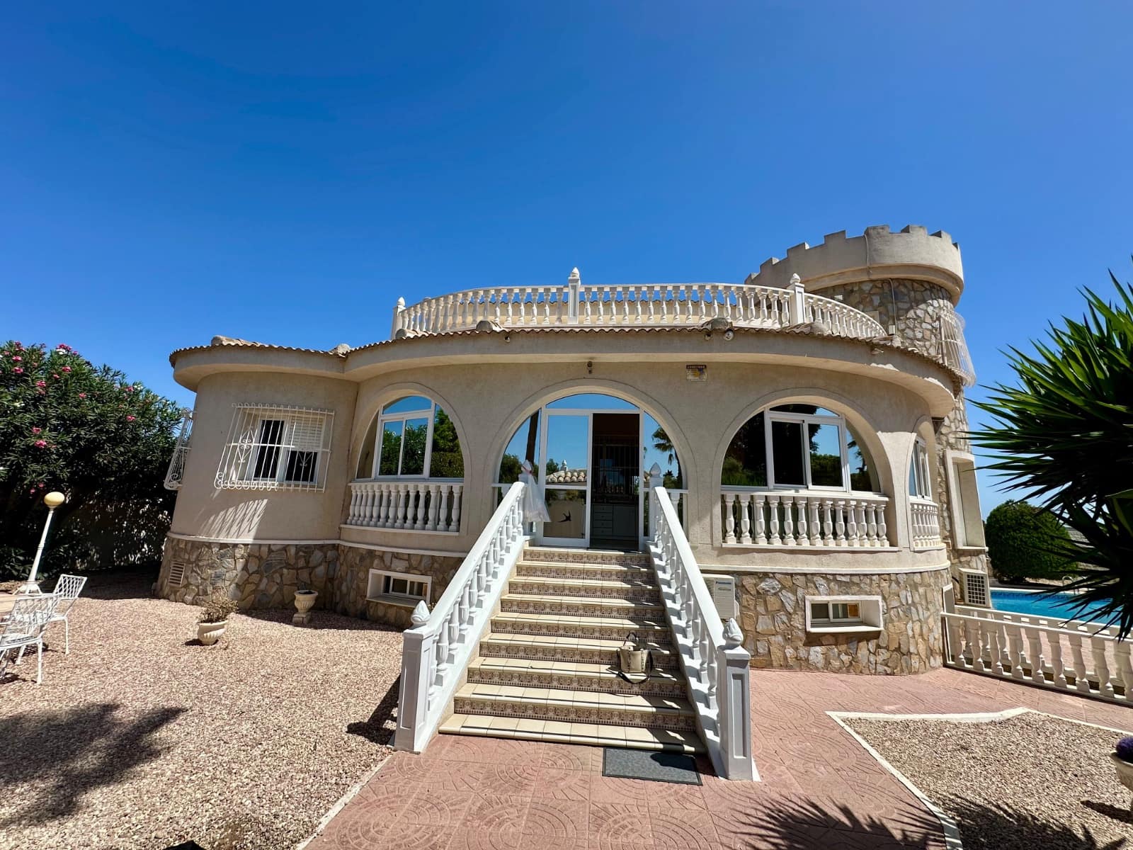 6 Zimmer Villa zu verkaufen in Ciudad Quesada mit Pool Garage - 845.000 € (Ref: 10077600)