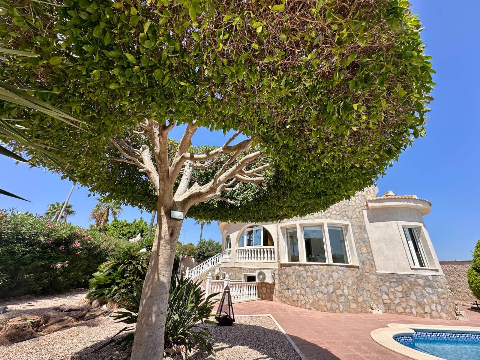 6 Zimmer Villa zu verkaufen in Ciudad Quesada mit Pool Garage - 845.000 € (Ref: 10077600)