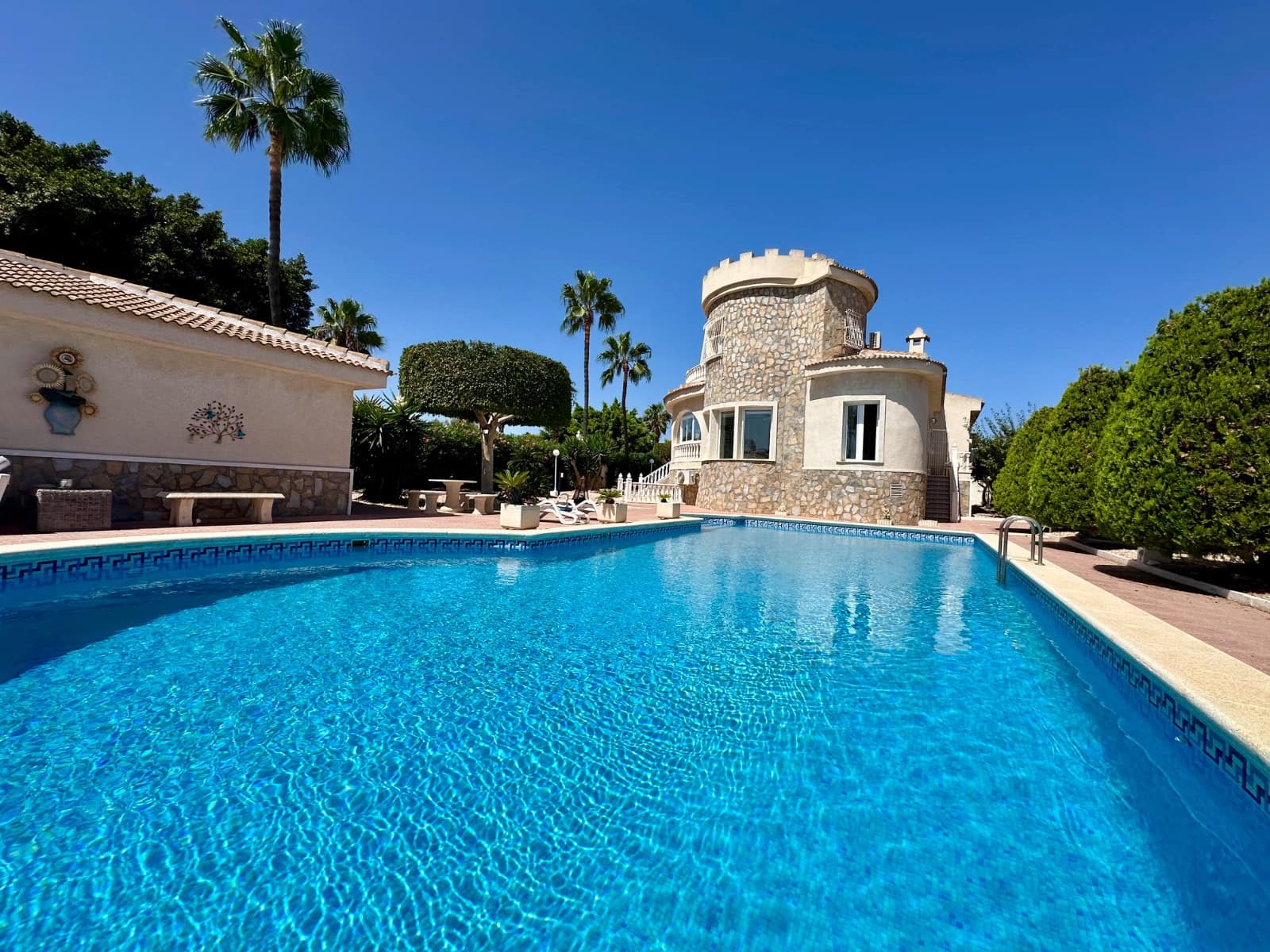 6 Zimmer Villa zu verkaufen in Ciudad Quesada mit Pool Garage - 845.000 € (Ref: 10077600)
