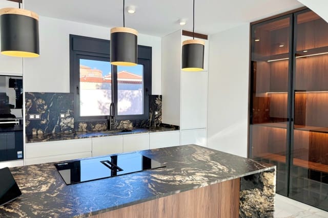 Chalet de 4 habitaciones en Ciudad Quesada, Rojales en venta con piscina garaje - 850.000 € (Ref: 10077601)