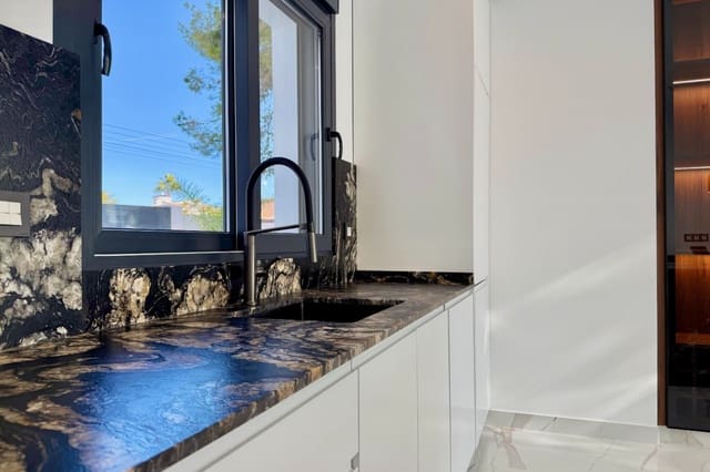 Chalet de 4 habitaciones en Ciudad Quesada, Rojales en venta con piscina garaje - 850.000 € (Ref: 10077601)