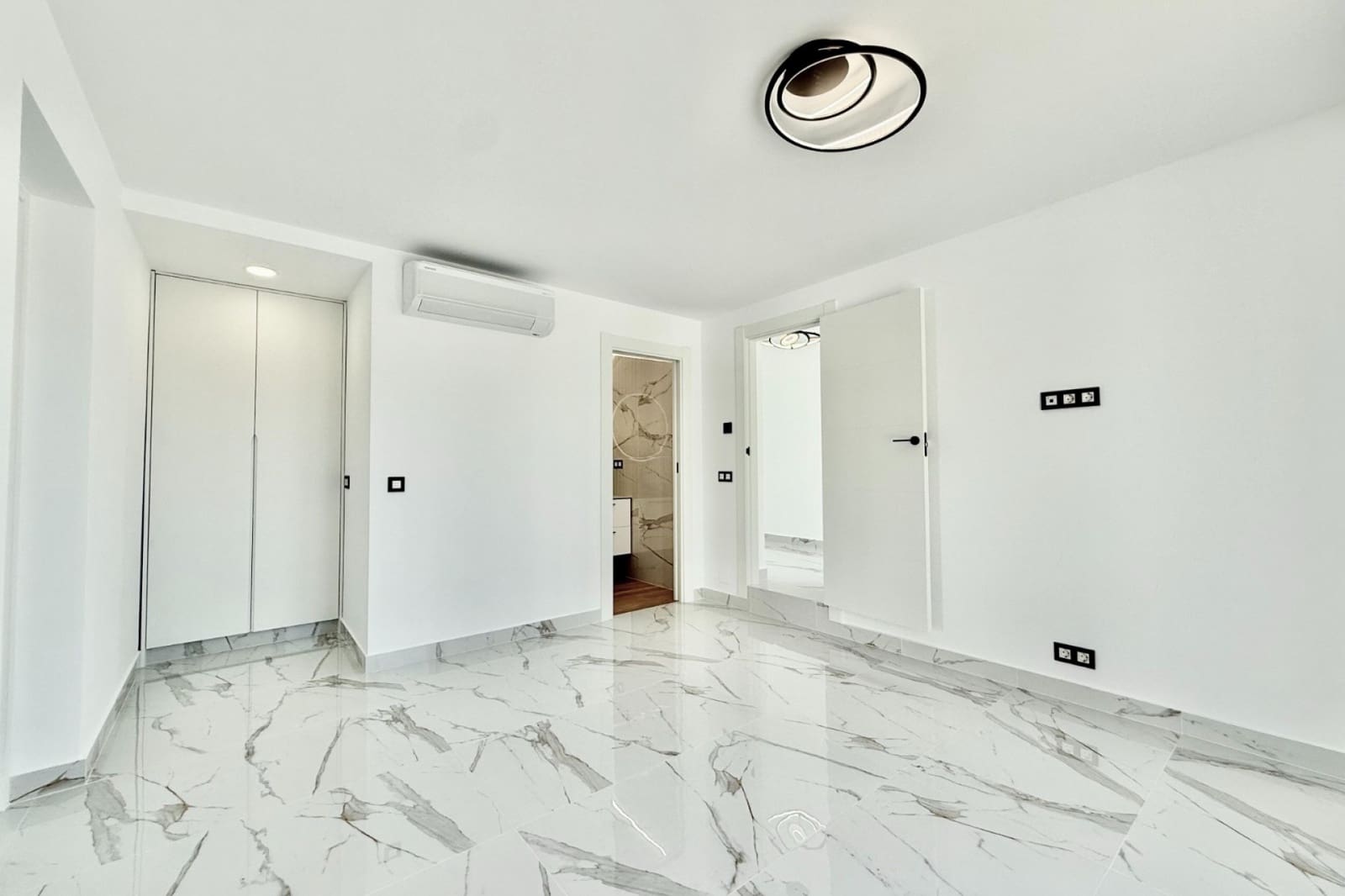 Chalet de 4 habitaciones en Ciudad Quesada en venta con piscina garaje - 850.000 € (Ref: 10077601)