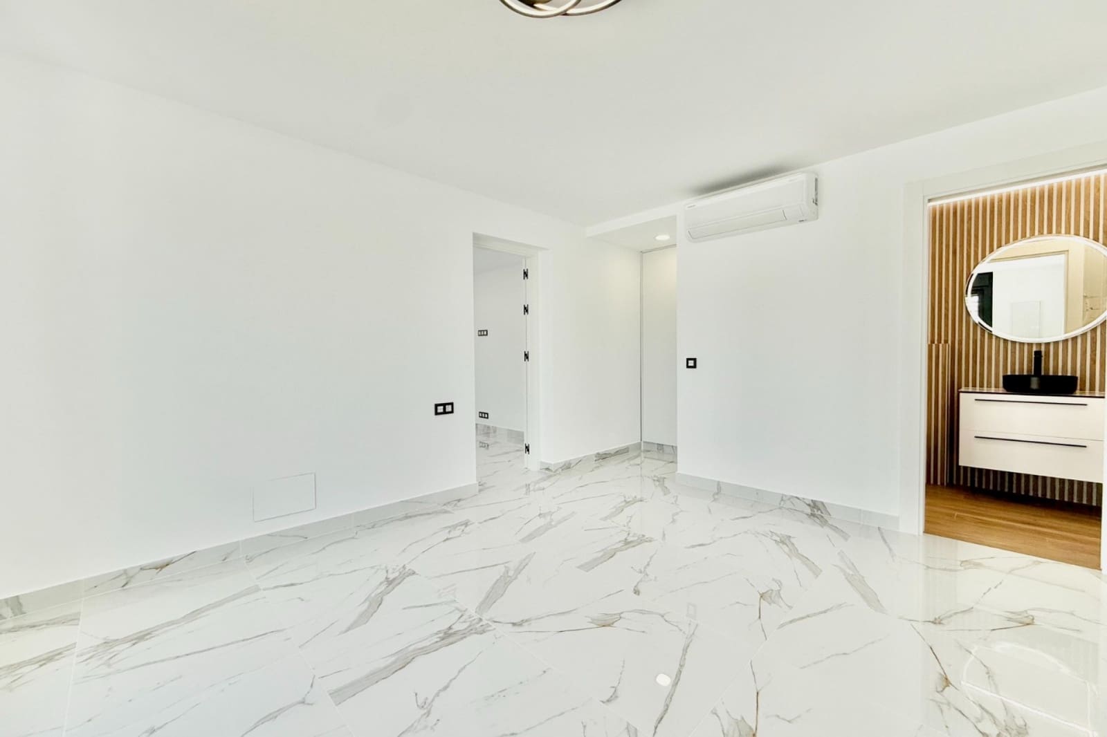 Chalet de 4 habitaciones en Ciudad Quesada en venta con piscina garaje - 850.000 € (Ref: 10077601)