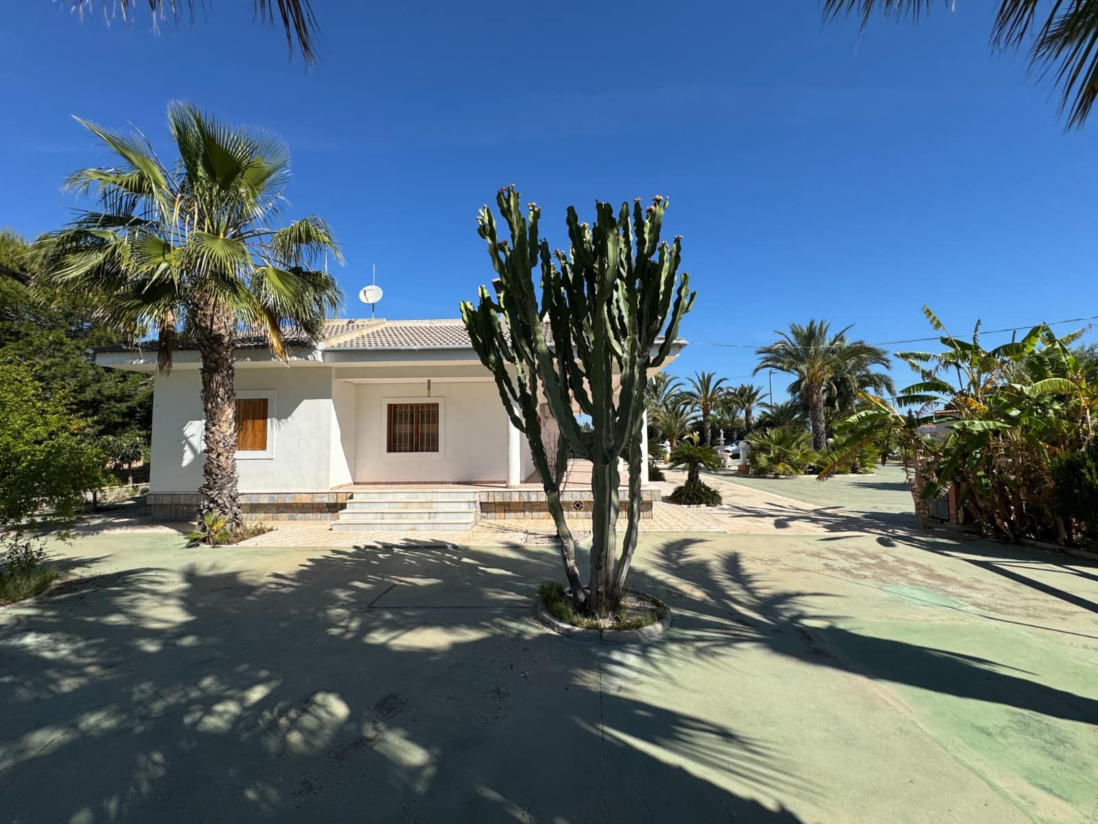 Chalet de 4 habitaciones en Valverde en venta con piscina - 699.900 € (Ref: 10077609)
