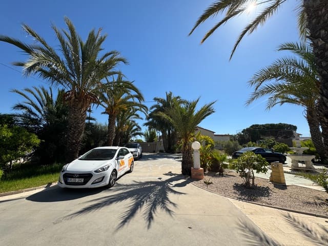 Chalet de 4 habitaciones en Valverde, Elche / Elx en venta con piscina - 699.900 € (Ref: 10077609)