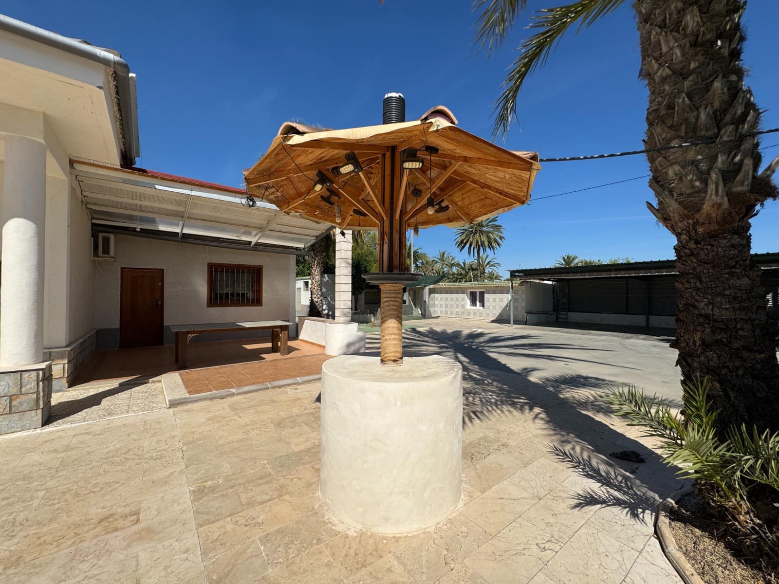 Chalet de 4 habitaciones en Valverde en venta con piscina - 699.900 € (Ref: 10077609)