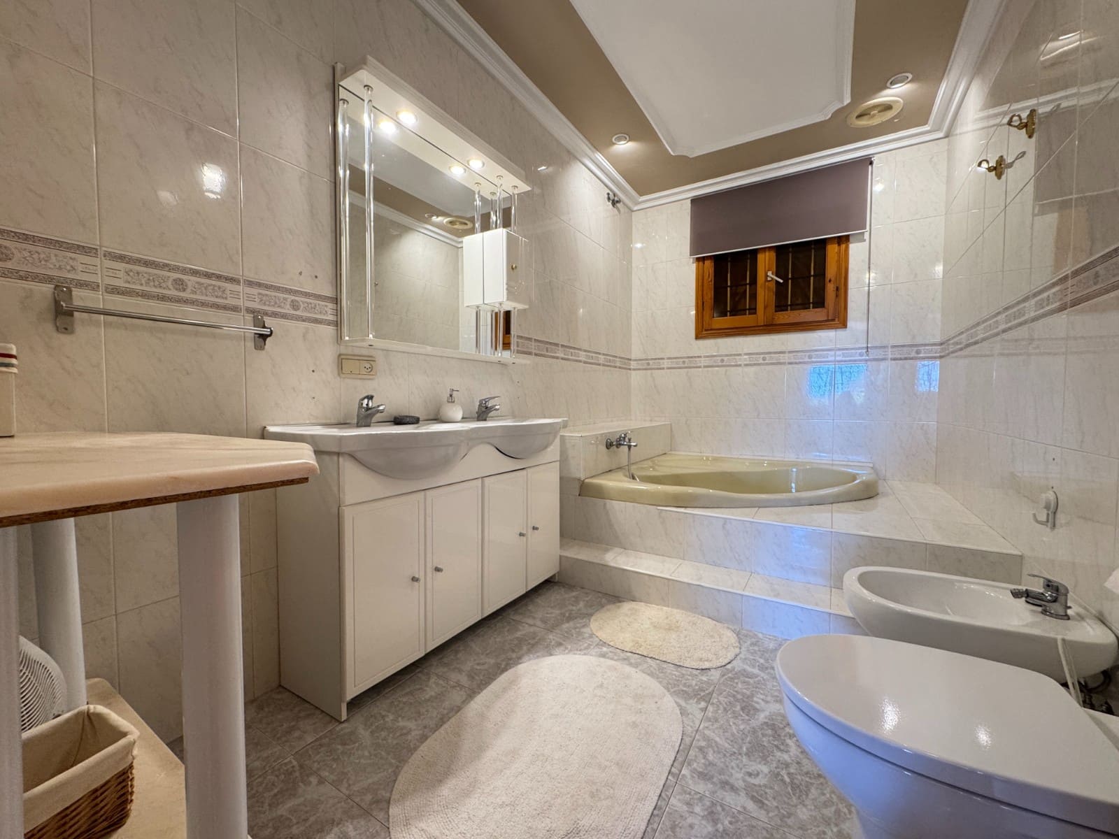 Chalet de 4 habitaciones en Valverde en venta con piscina - 699.900 € (Ref: 10077609)
