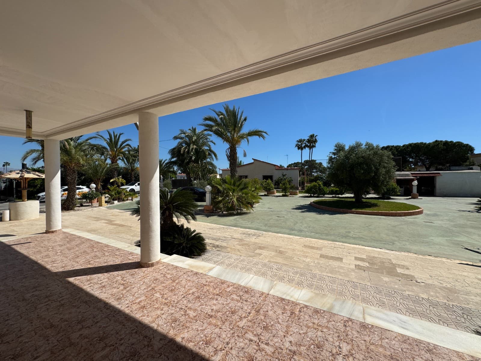 Chalet de 4 habitaciones en Valverde en venta con piscina - 699.900 € (Ref: 10077609)