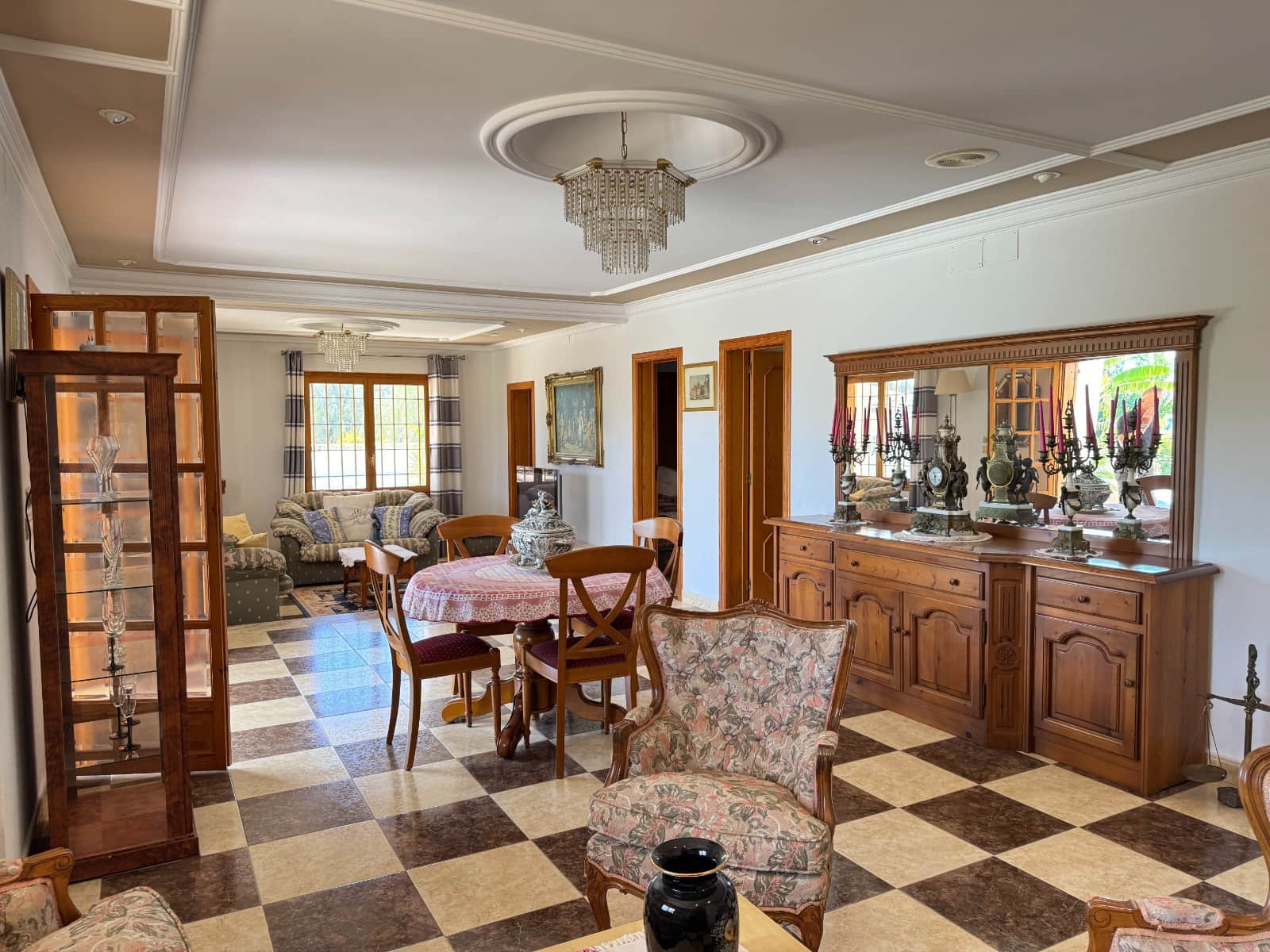 Chalet de 4 habitaciones en Valverde en venta con piscina - 699.900 € (Ref: 10077609)