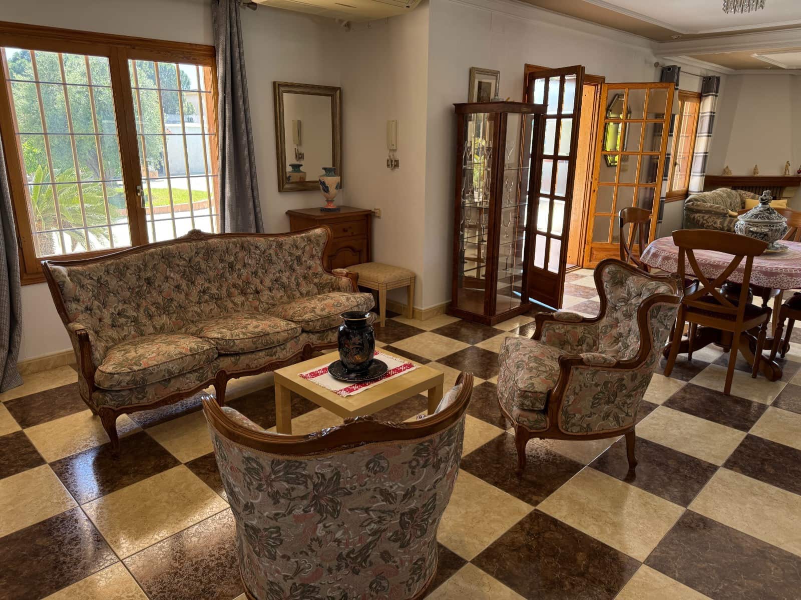 Chalet de 4 habitaciones en Valverde en venta con piscina - 699.900 € (Ref: 10077609)
