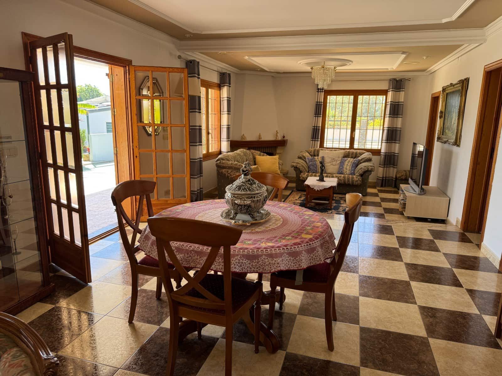 Chalet de 4 habitaciones en Valverde en venta con piscina - 699.900 € (Ref: 10077609)