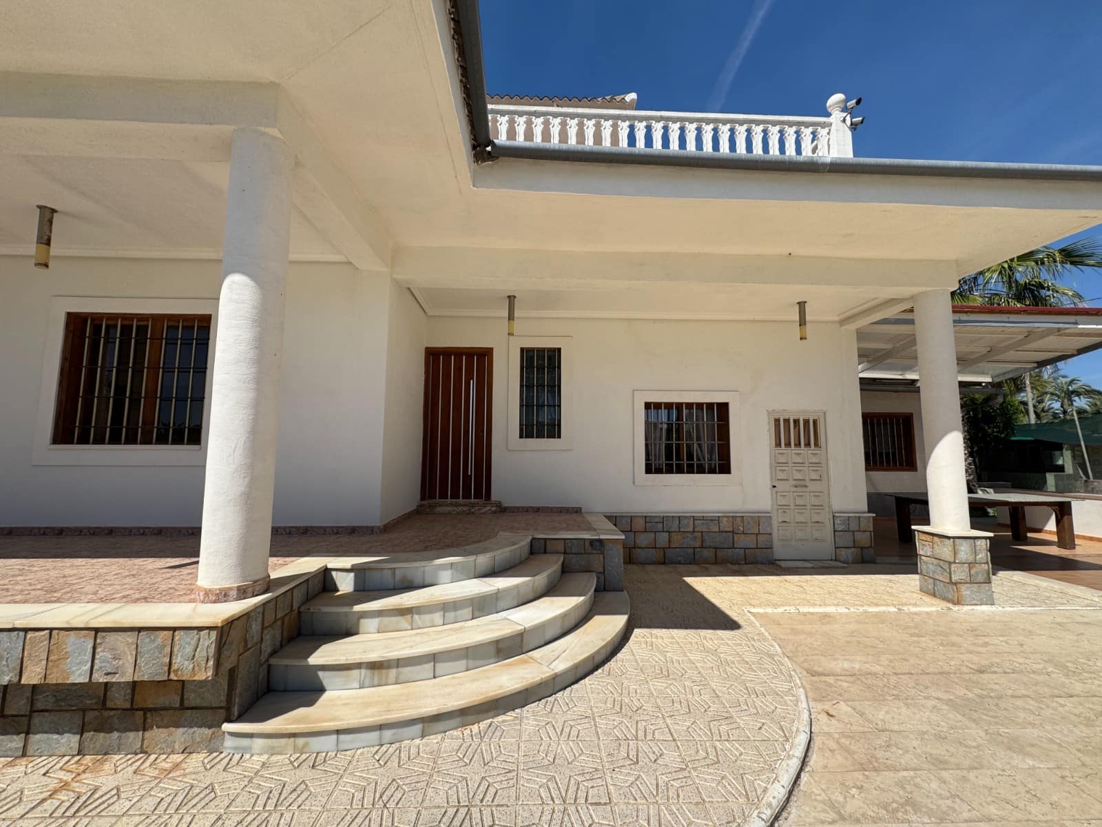 Chalet de 4 habitaciones en Valverde en venta con piscina - 699.900 € (Ref: 10077609)