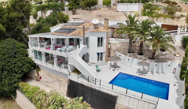 Chalet de 4 habitaciones en Moraira, Teulada-Moraira en venta con piscina - 1.270.000 € (Ref: 10088968)