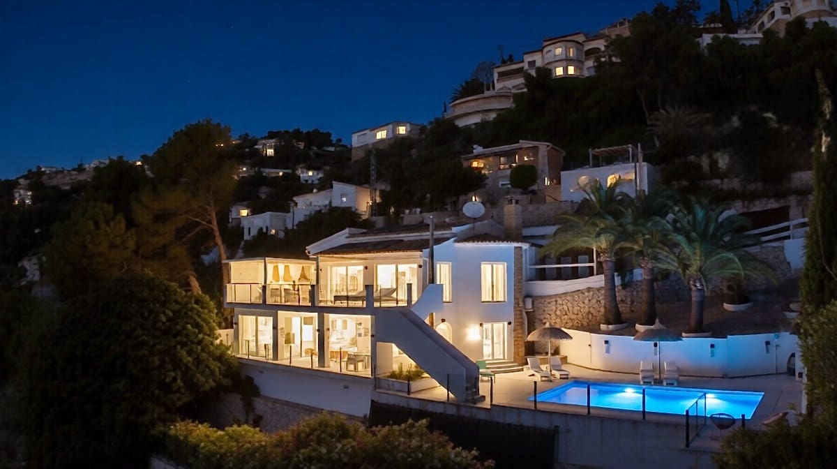 4 bedroom Villa for sale in Moraira with pool garage - € 1,270,000 (Ref: 10088968)