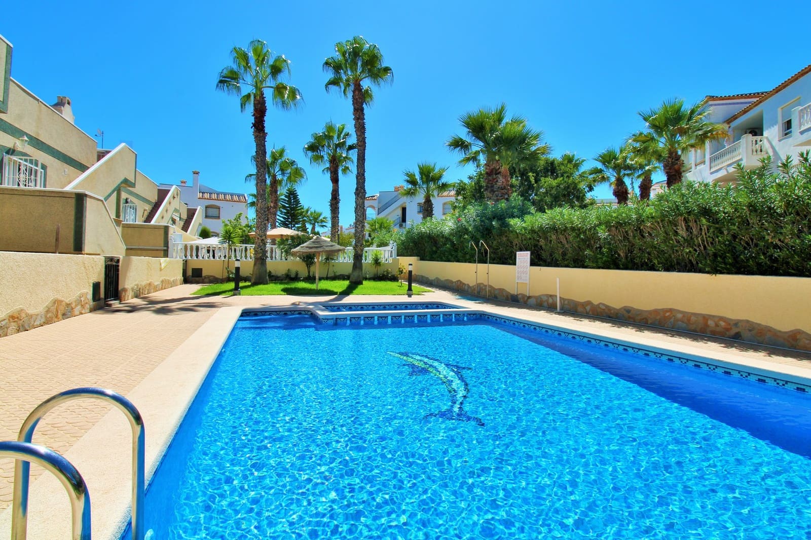 4 quarto Moradia para venda em Villamartin com piscina - 419 000 € (Ref: 10088970)