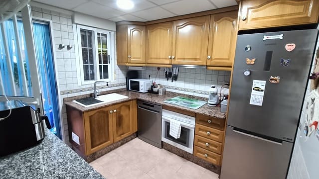 3 soverom Hus til salgs i Guardamar del Segura med svømmebasseng garasje - € 235 000 (Ref: 10088971)