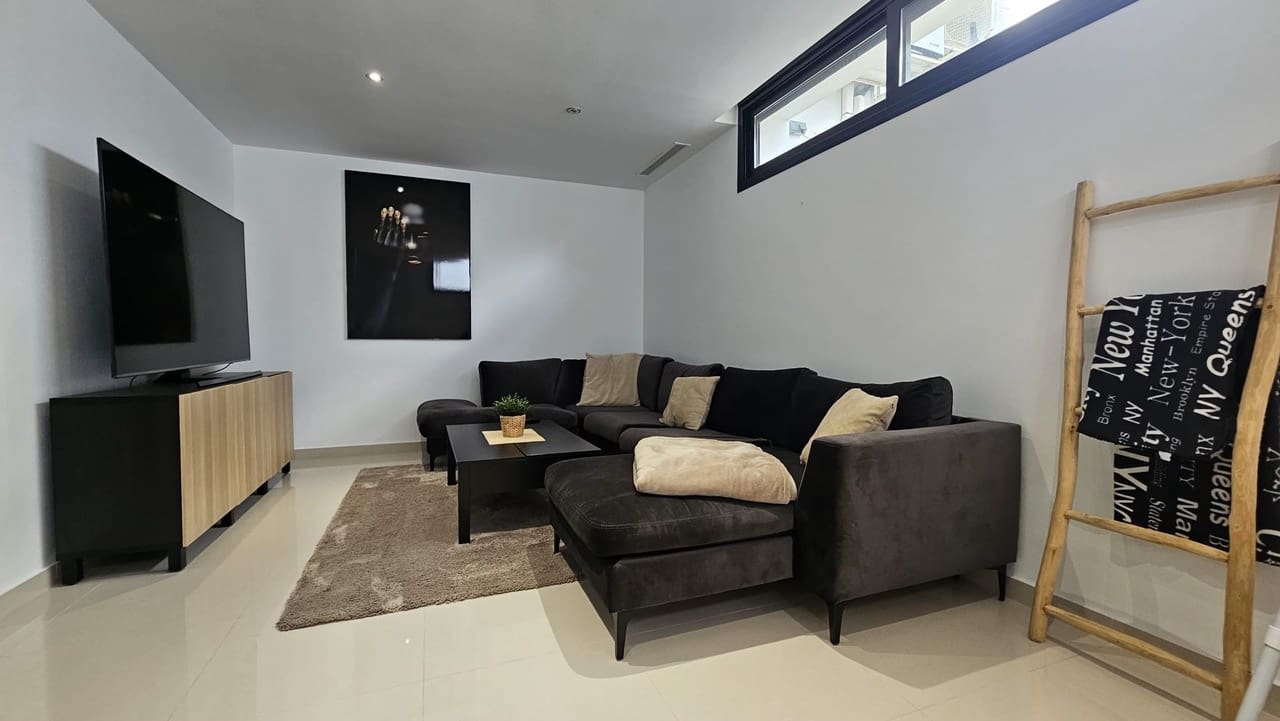 6 soveværelse Villa til salg i Villamartin med swimmingpool garage - € 546.950 (Ref: 10097572)