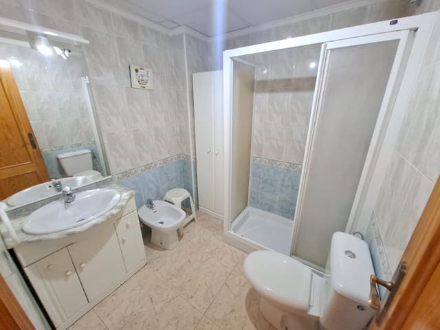 2 soveværelse Strandlejlighed til salg i Guardamar Playa, Guardamar del Segura med garage - € 155.000 (Ref: 10097576)
