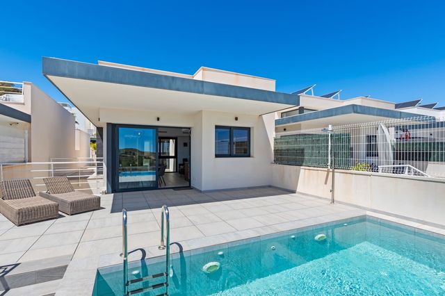 5 Zimmer Villa zu verkaufen in San Miguel de Salinas mit Pool - 499.990 € (Ref: 10114526)