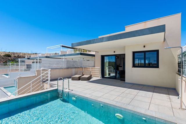 5 Zimmer Villa zu verkaufen in San Miguel de Salinas mit Pool - 499.990 € (Ref: 10114526)