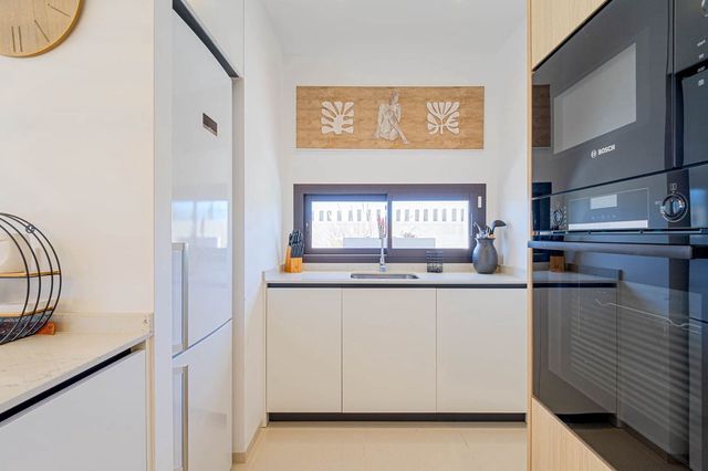 3 soveværelse Villa til salg i Doña Pepa, Rojales med swimmingpool garage - € 835.000 (Ref: 10114535)