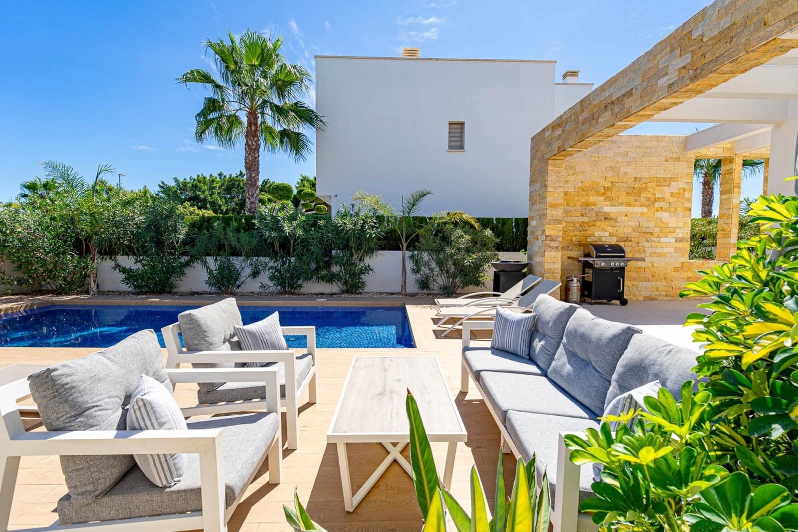 3 soveværelse Villa til salg i Dona Pepa med swimmingpool garage - € 835.000 (Ref: 10114535)