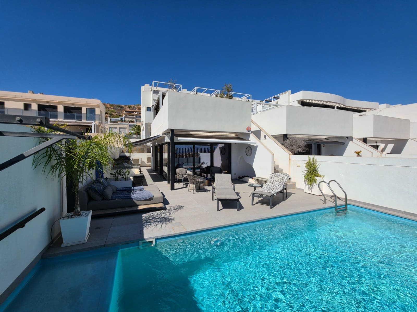 4 bedroom Villa for sale in Guardamar del Segura with pool garage - € 600,000 (Ref: 10114536)