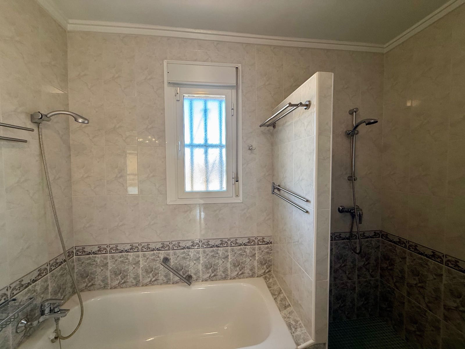 6 bedroom Villa for sale in Ciudad Quesada with pool garage - € 575,000 (Ref: 10114537)