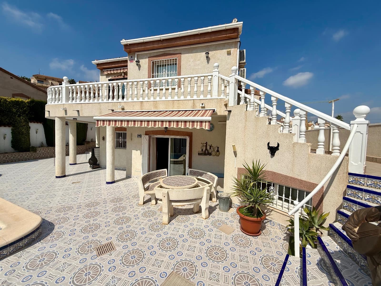 6 bedroom Villa for sale in Ciudad Quesada with pool garage - € 575,000 (Ref: 10114537)
