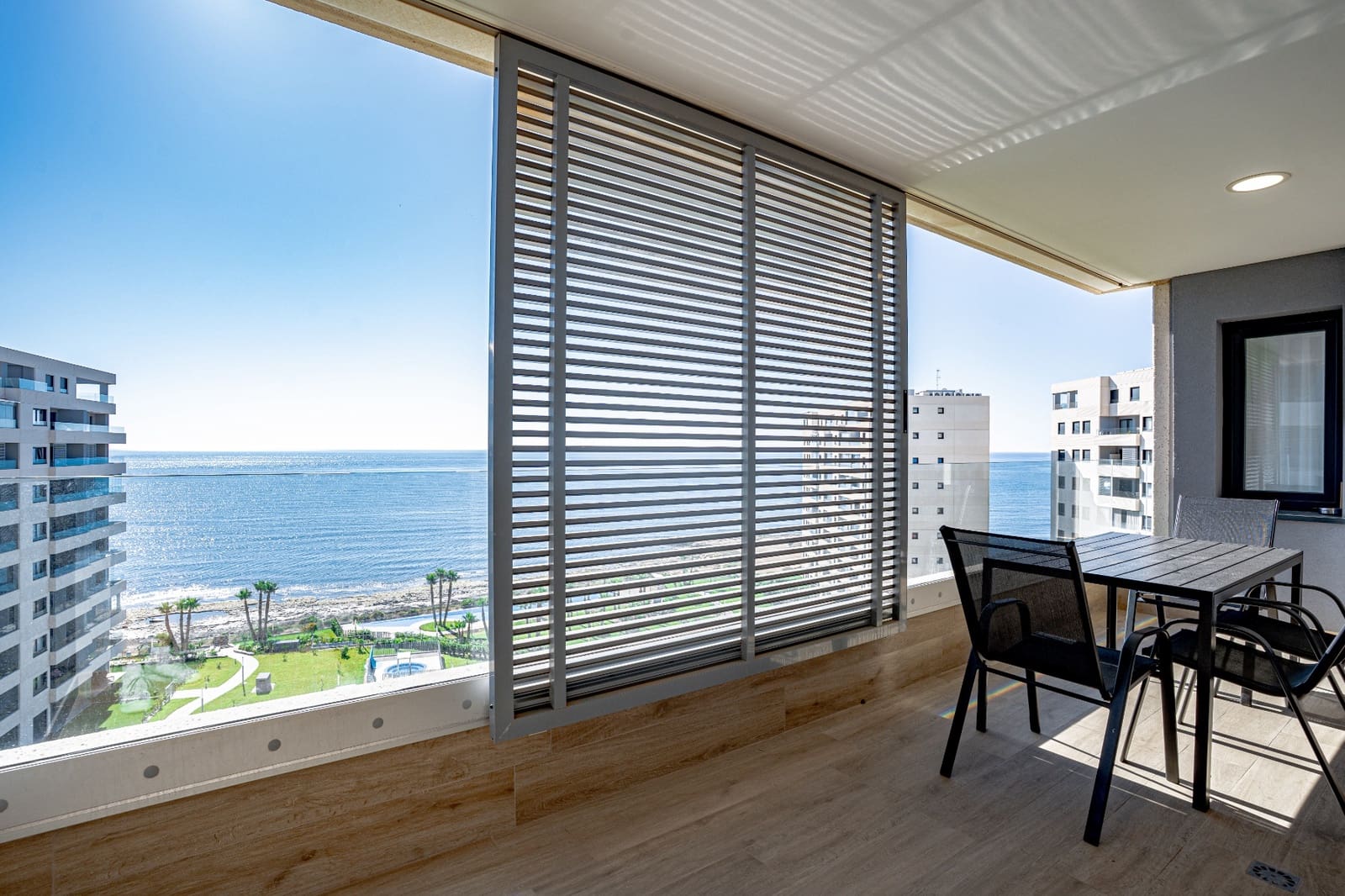 2 makuuhuone Ranta-asunto myytävänä paikassa Orihuela Costa mukana uima-altaan 
autotalli - 499 000 € (Ref: 10114550)