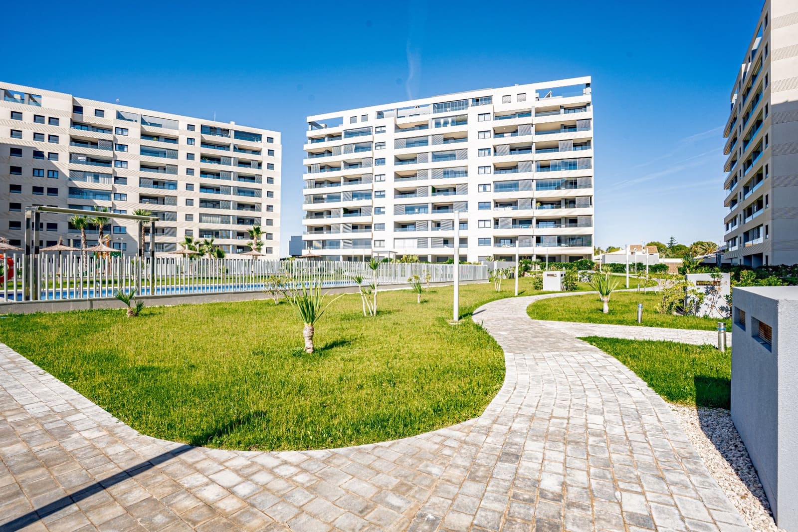 2 makuuhuone Ranta-asunto myytävänä paikassa Orihuela Costa mukana uima-altaan 
autotalli - 499 000 € (Ref: 10114550)