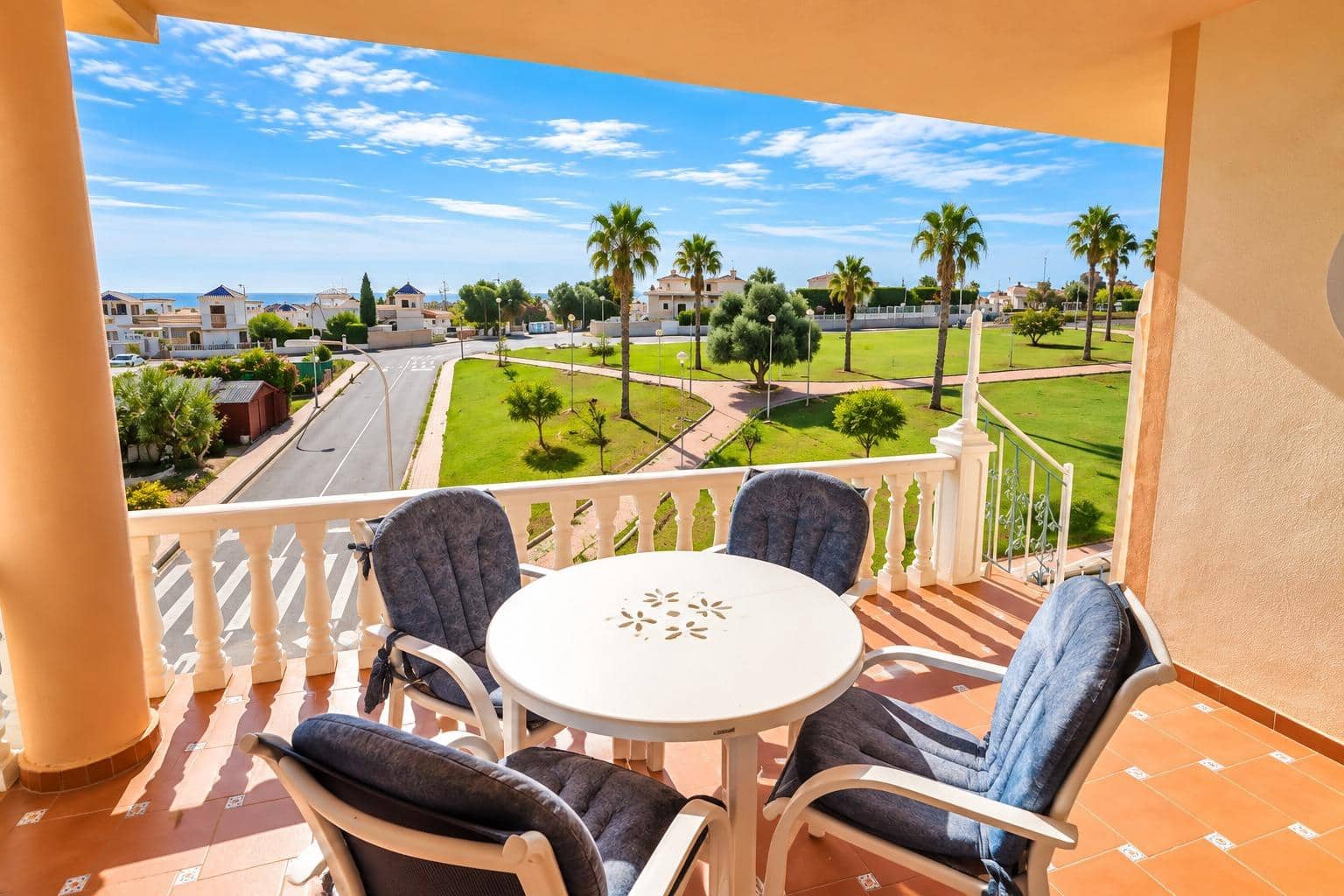 2 bedroom Flat for sale in Los Altos with pool - € 175,000 (Ref: 10118747)