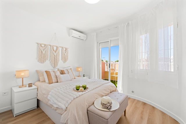 Casa de 2 habitaciones en Villamartin, Orihuela en venta con piscina garaje - 229.800 € (Ref: 10118934)