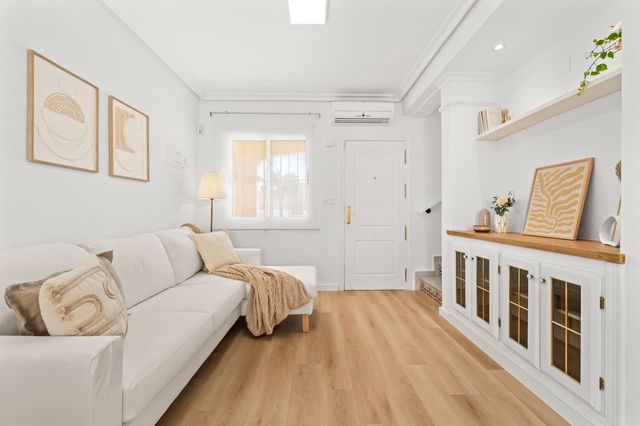 2 quarto Casa em Banda para venda em Villamartin, Orihuela com piscina garagem - 229 800 € (Ref: 10118934)