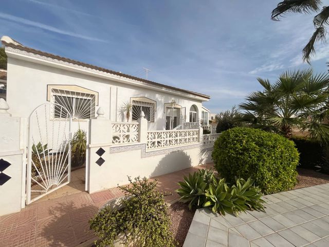 3 camera da letto Bungalow in vendita in Pueblo Bravo, Rojales con piscina - 265.000 € (Rif: 10118937)