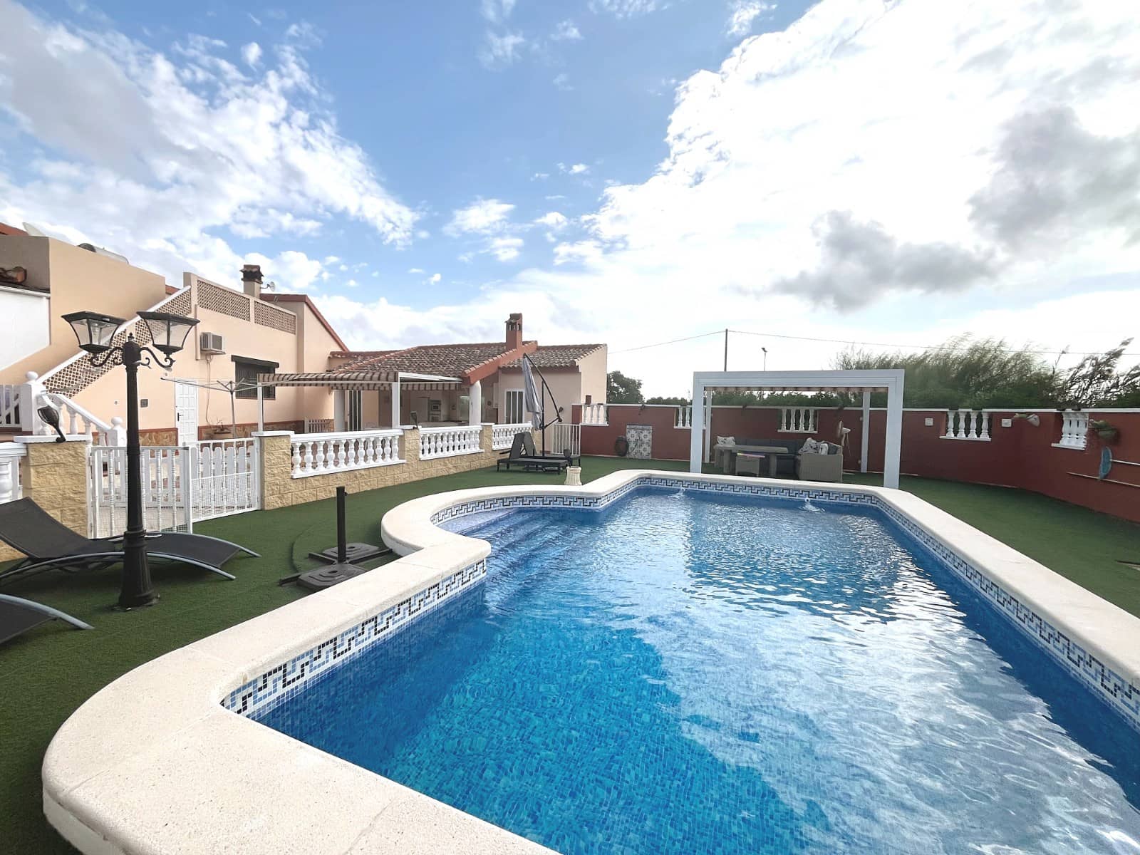 3 bedroom Villa for sale in Daya Vieja with pool garage - € 650,000 (Ref: 10132395)