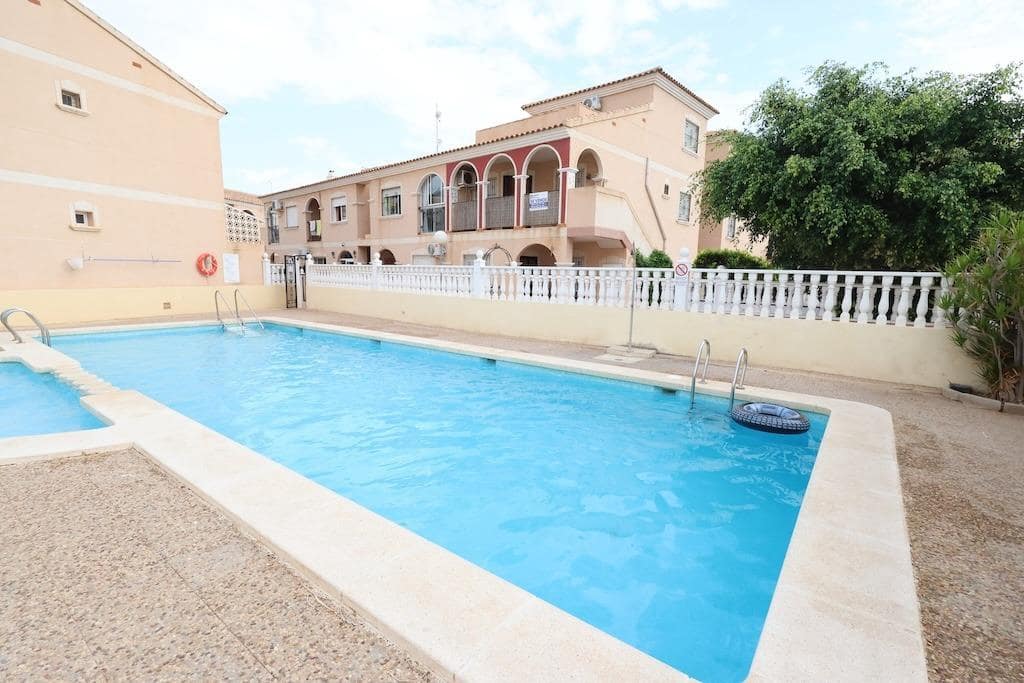 2 quarto Bungalow para venda em La Zenia com piscina garagem - 165 000 € (Ref: 10135660)