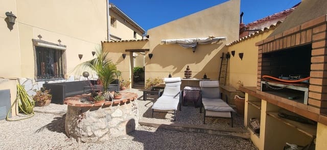 6 chambre Finca/Maison de Campagne à vendre à La Romana avec piscine garage - 325 000 € (Ref: 10139338)