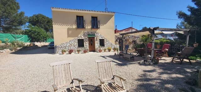 6 chambre Finca/Maison de Campagne à vendre à La Romana avec piscine garage - 325 000 € (Ref: 10139338)
