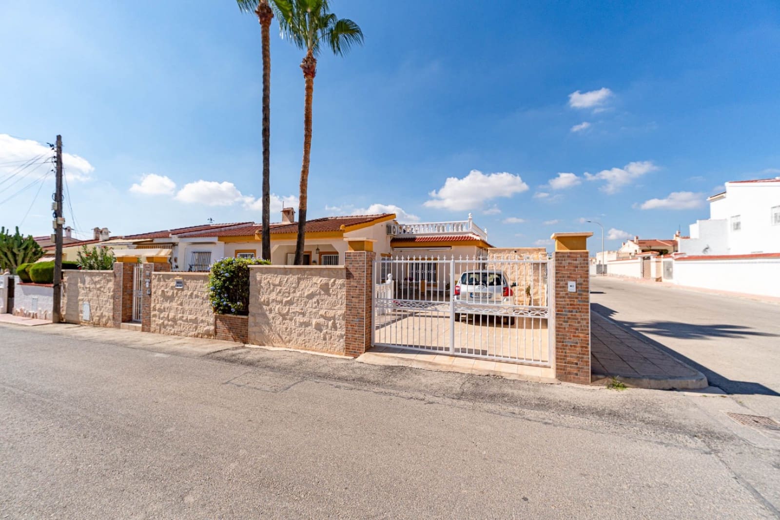 4 bedroom Townhouse for sale in Ciudad Quesada with pool garage - € 299,900 (Ref: 10160950)