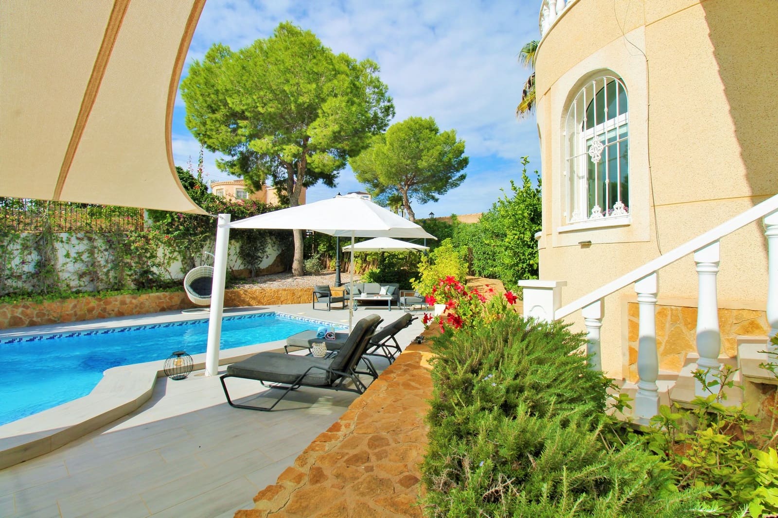 3 bedroom Villa for sale in Villamartin with pool garage - € 599,000 (Ref: 10160955)