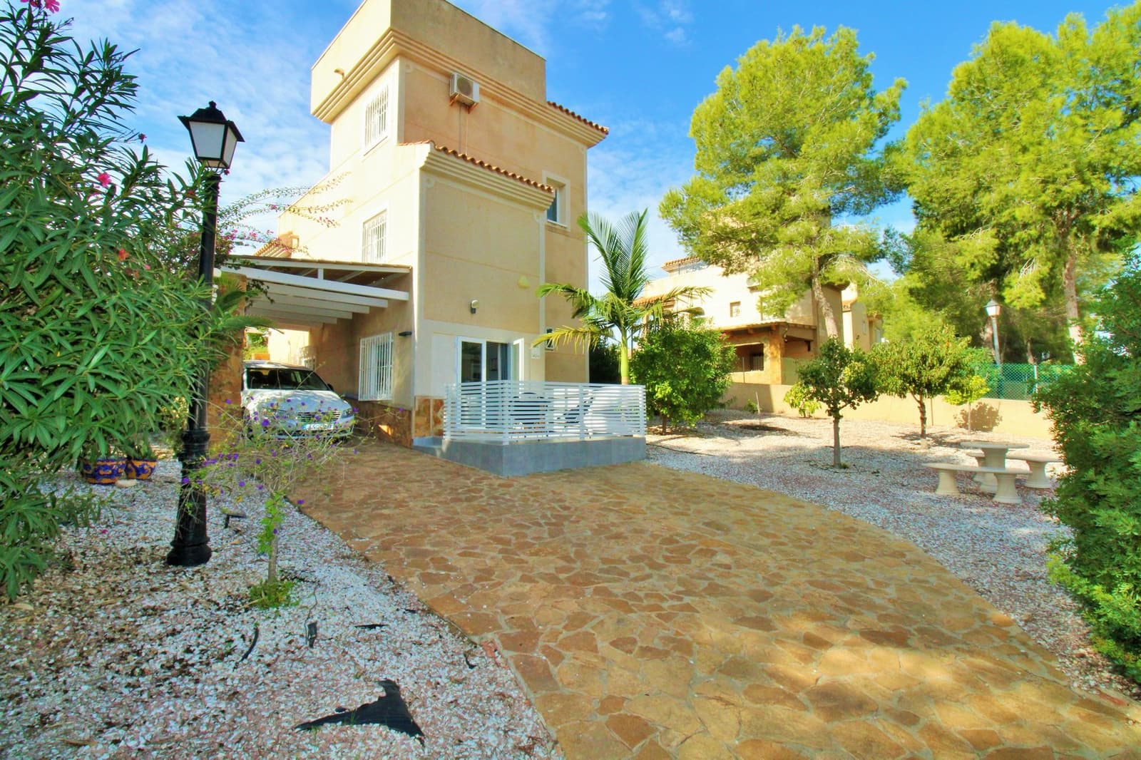 3 bedroom Villa for sale in Villamartin with pool garage - € 599,000 (Ref: 10160955)
