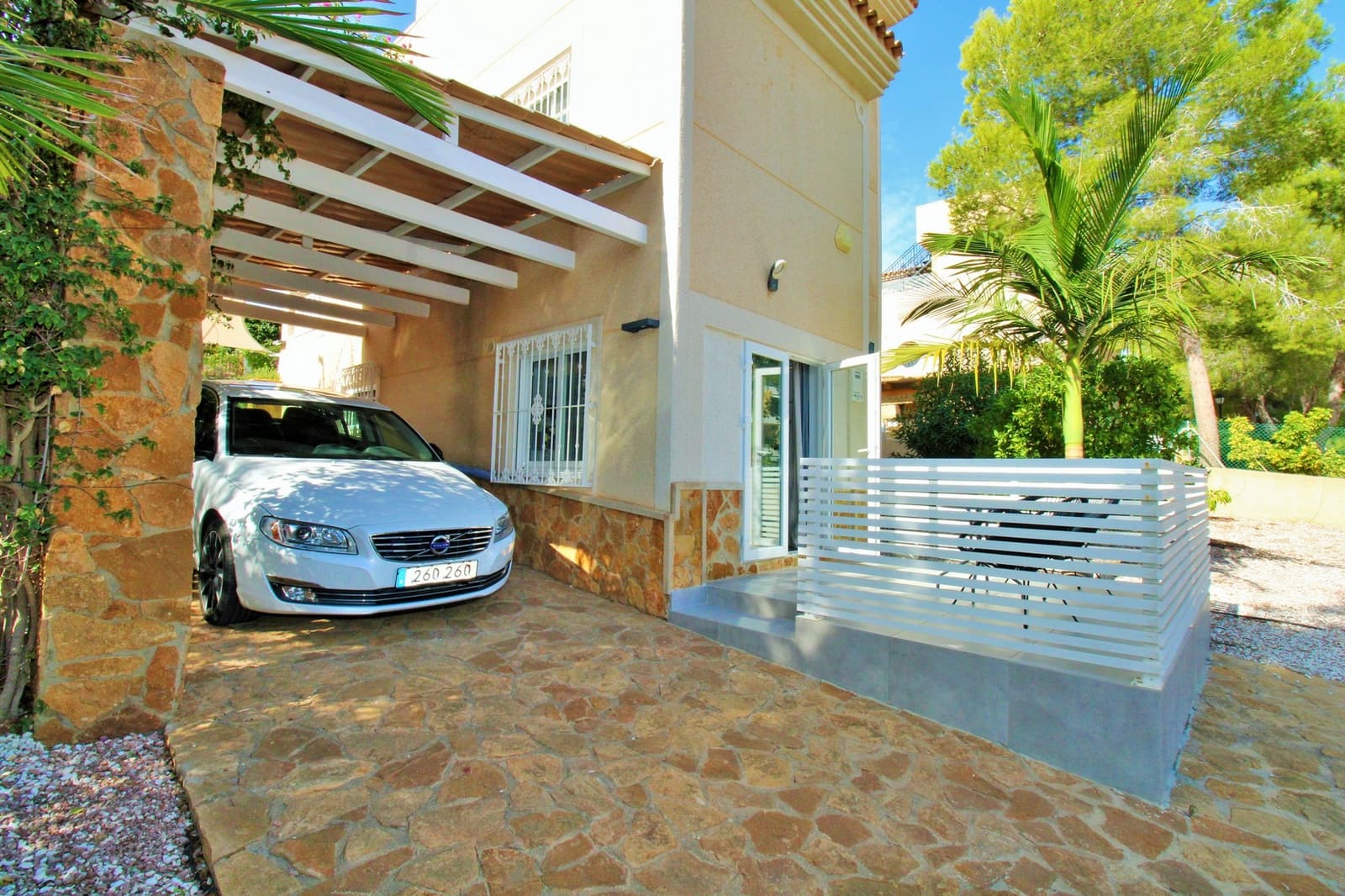 3 bedroom Villa for sale in Villamartin with pool garage - € 599,000 (Ref: 10160955)
