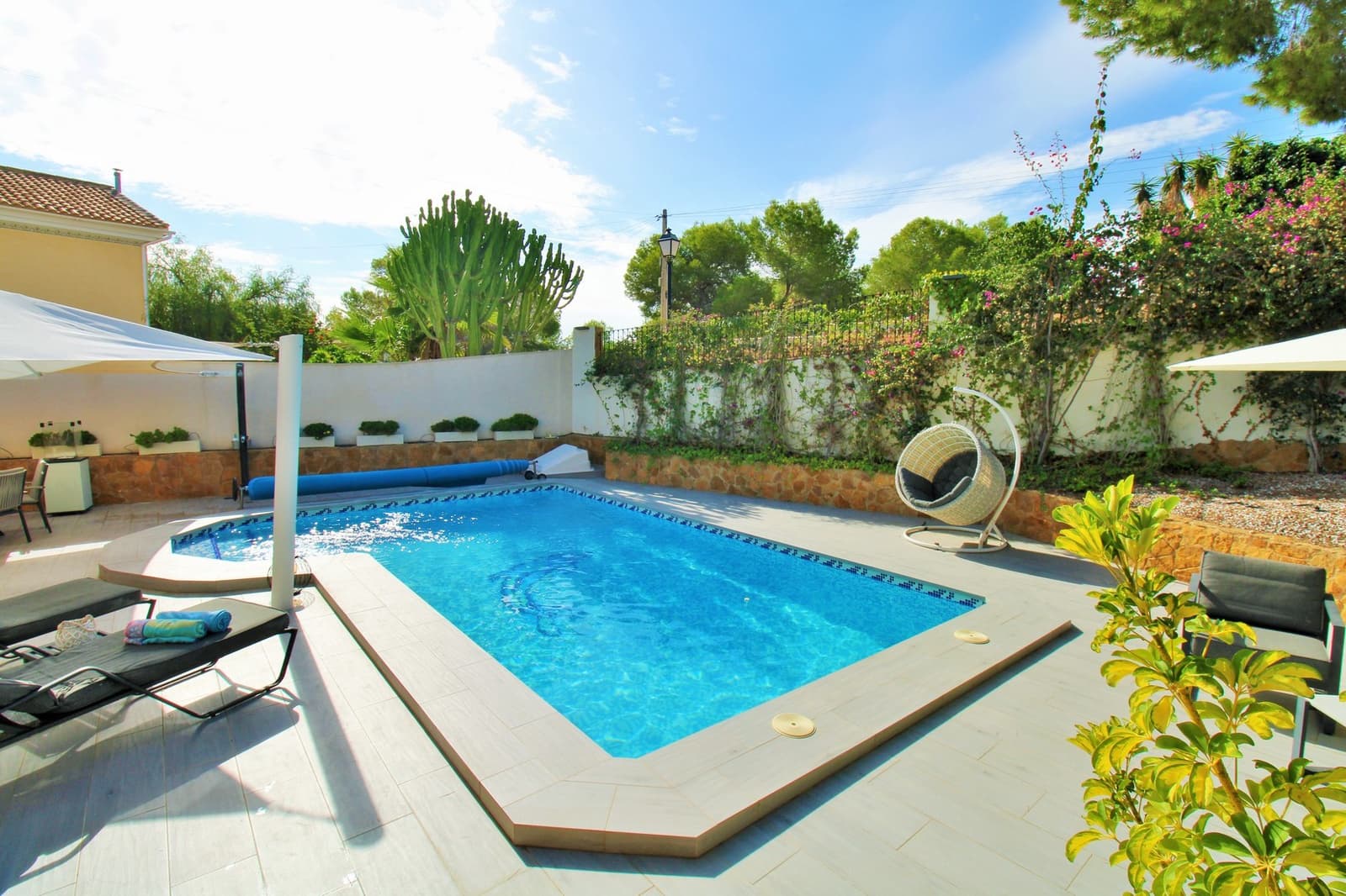 3 bedroom Villa for sale in Villamartin with pool garage - € 599,000 (Ref: 10160955)