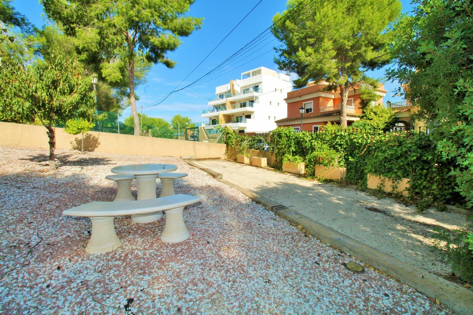 3 bedroom Villa for sale in Villamartin with pool garage - € 599,000 (Ref: 10160955)